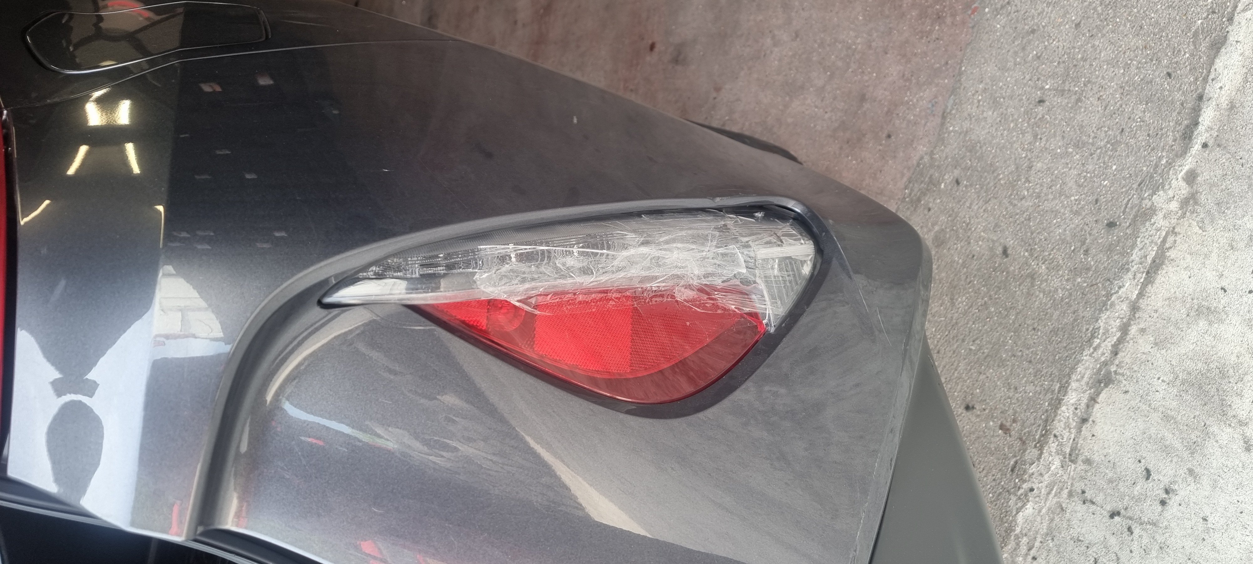 Japanese Vehicle Parts: TOYOTA Prius TAIL LIGHT ON BODY (N/S)
