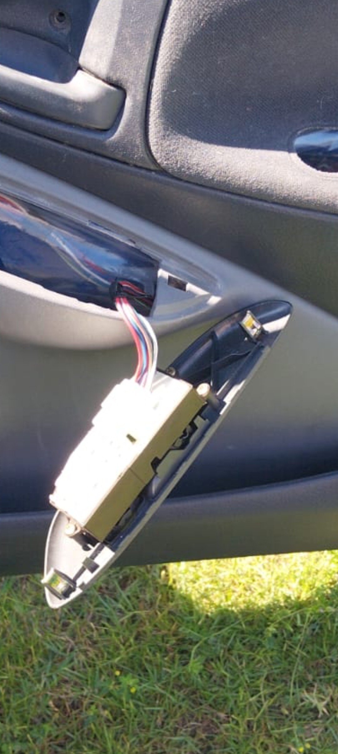 Japanese Vehicle Parts: TOYOTA Yaris Window Regulator (Front/Right)